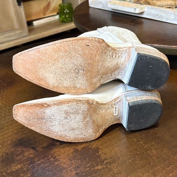CAVENDER’S LEATHER WHITE WITH TONAL EMBROIDERY SNIP TOE COWBOY BOOTS Size 9 - Picture 10 of 10